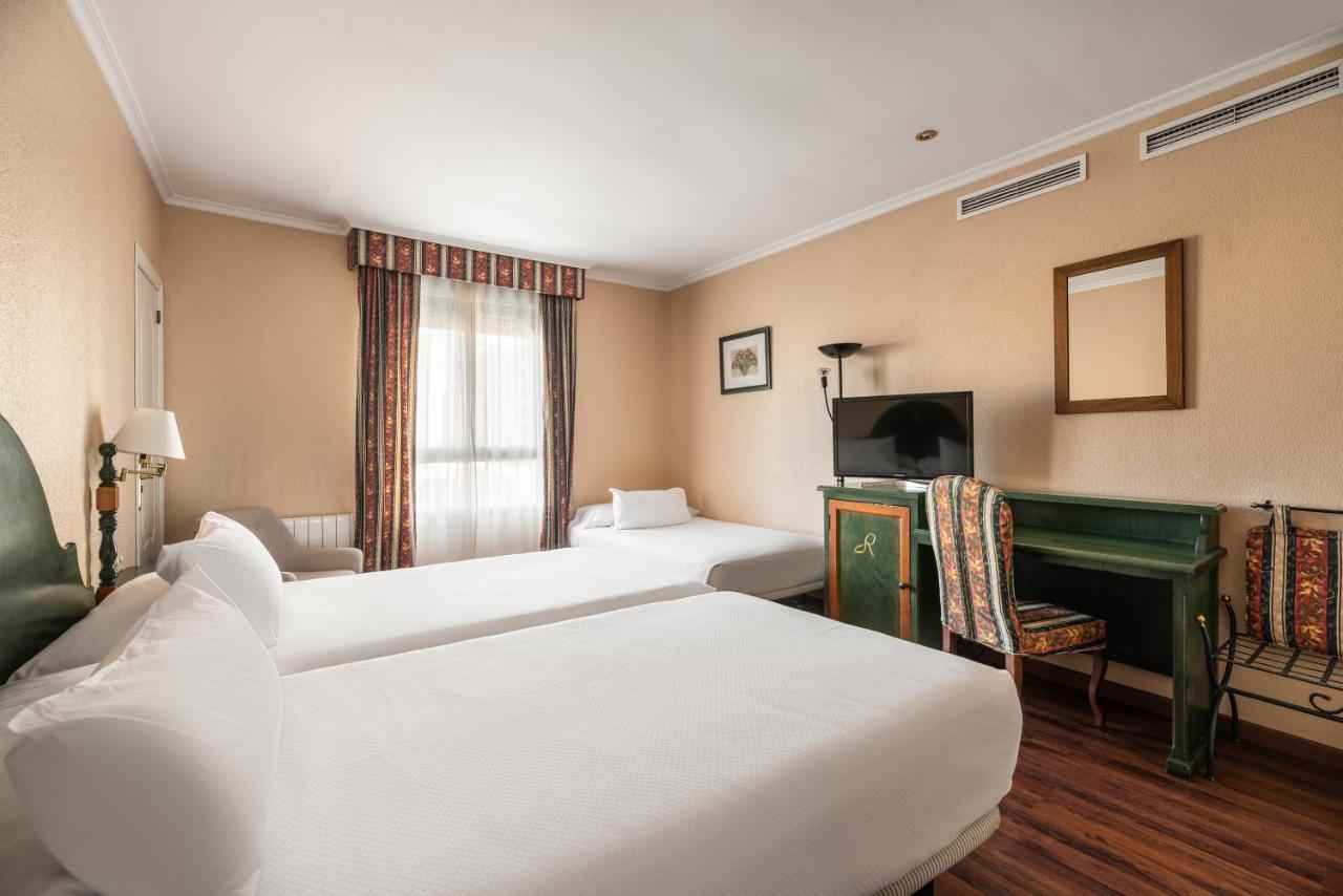 Hotel Rio Бадахос Экстерьер фото